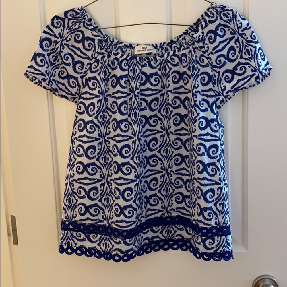 Vineyard Vines off the shoulder t-shirt